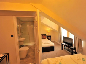  Gail's Guest House  Барри
